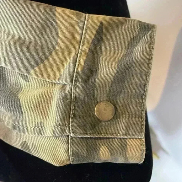 Forever 21 Camo Snap-Up Shirt - Picture 7 of 8